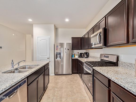 3rd image of 30742 W CLARENDON Avenue