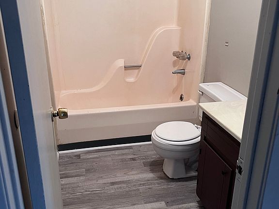 5th image of 235 Pinecrest Dr #7