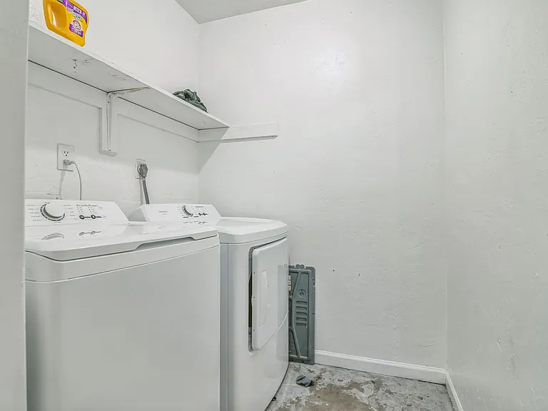 SW 69th Dr — Photo 8