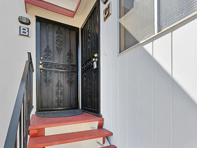 860 Olive Ave — Photo 2