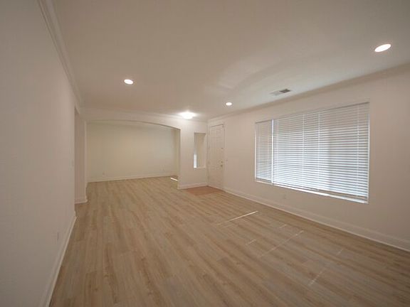 4th image of 7 Diamondwood Ct