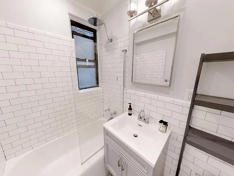 60 E 9th St #430 — Photo 2