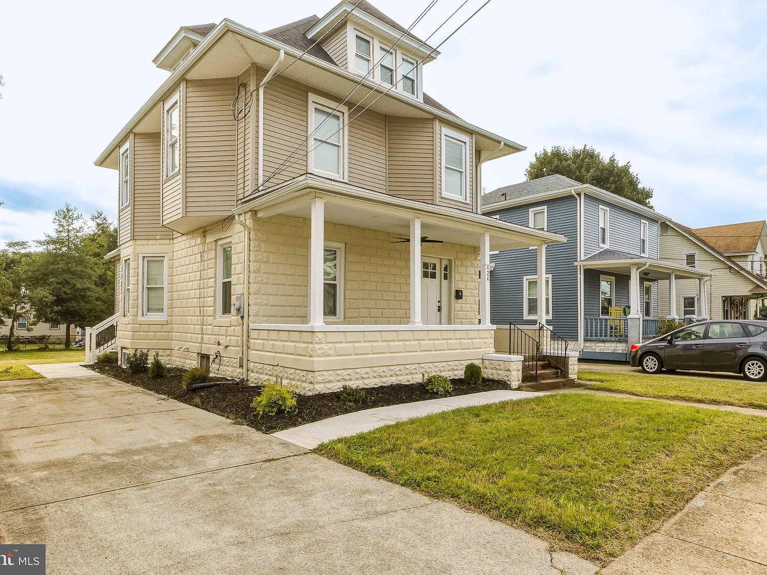3 bed, 2.5 bath, 2368 sqft, $2,800 — Photo 3