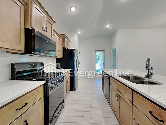 3rd image of 6100 NW Grant St