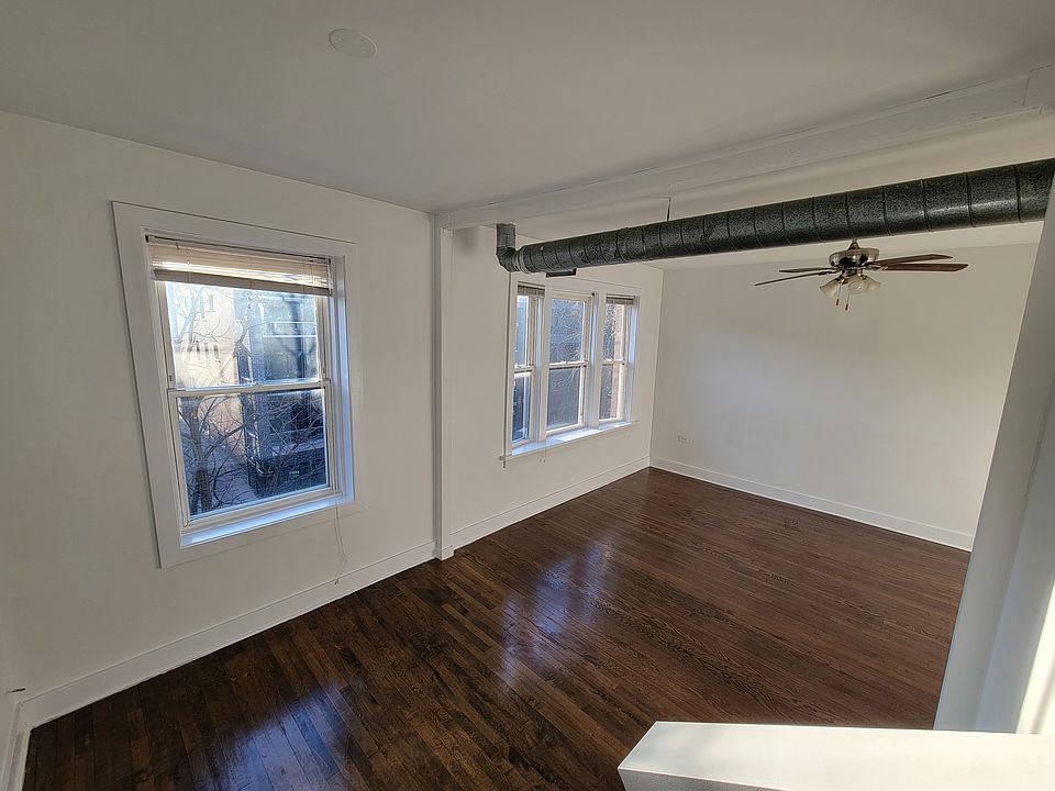 Living room (3rd floor)