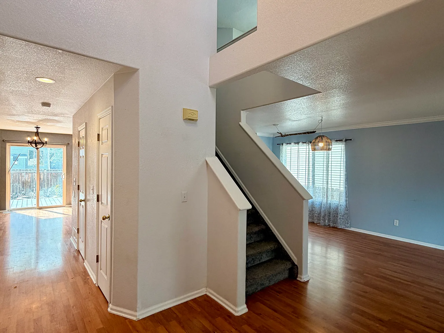 4 bed, 2.5 bath, 3279 sqft, $3,050 — Photo 2