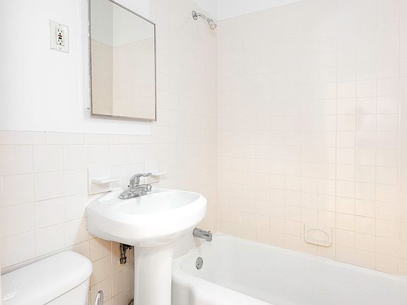 5th image of 212 W 82nd St APT 5A