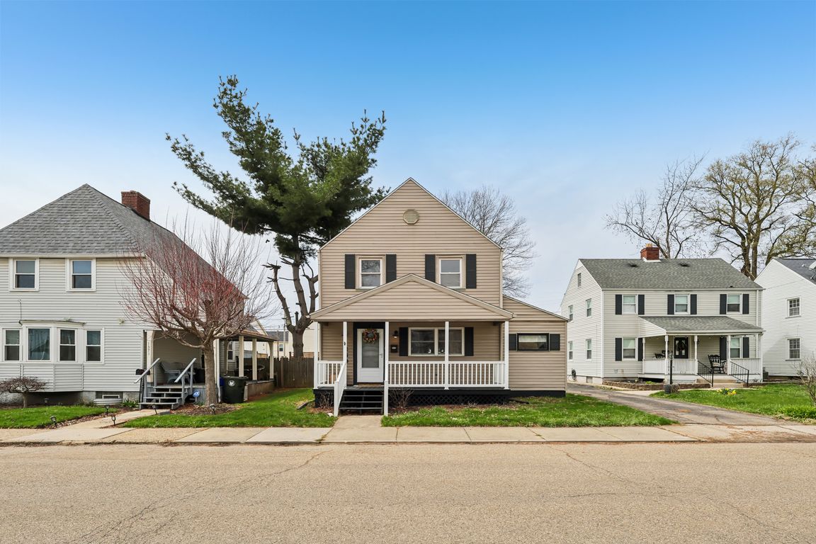 Roslyn Ave-1004-002.jpg