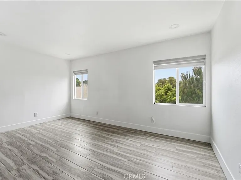 709 Warren Ln — Photo 15
