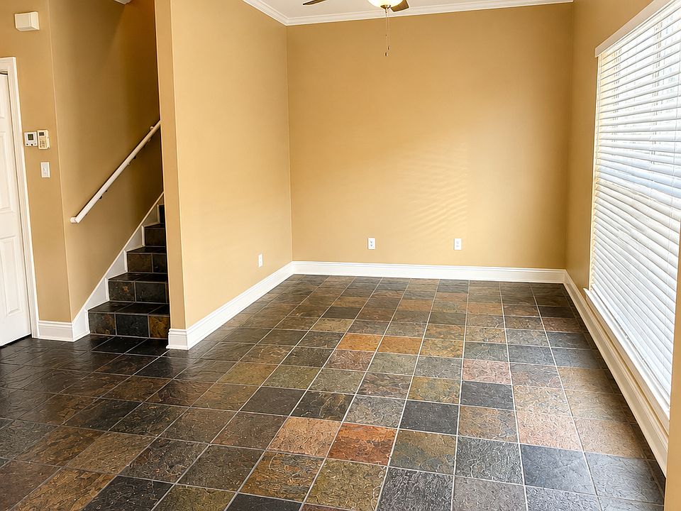 1st image of 114 Rue Fontaine #112-2