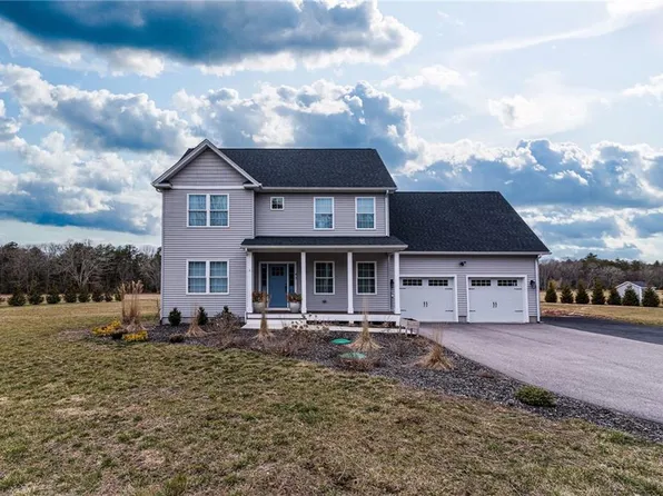 43 Kenyon Hill Trl, Richmond, RI 02898