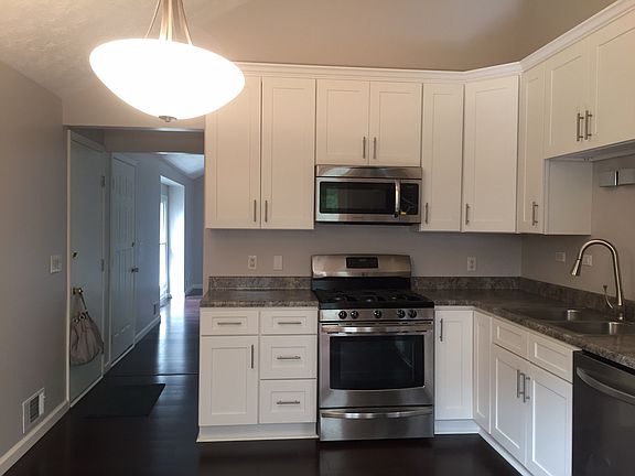 4th image of 24 Fieldstone Ln