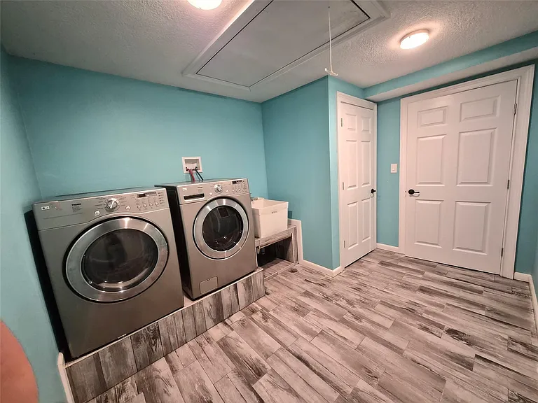 209 Florence St — Photo 10