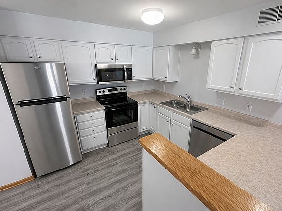 3rd image of 1872 Deerhaven Ln NE APT 8