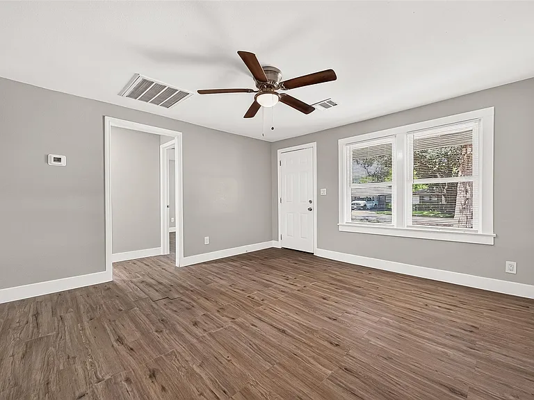 1213 Allen St — Photo 7