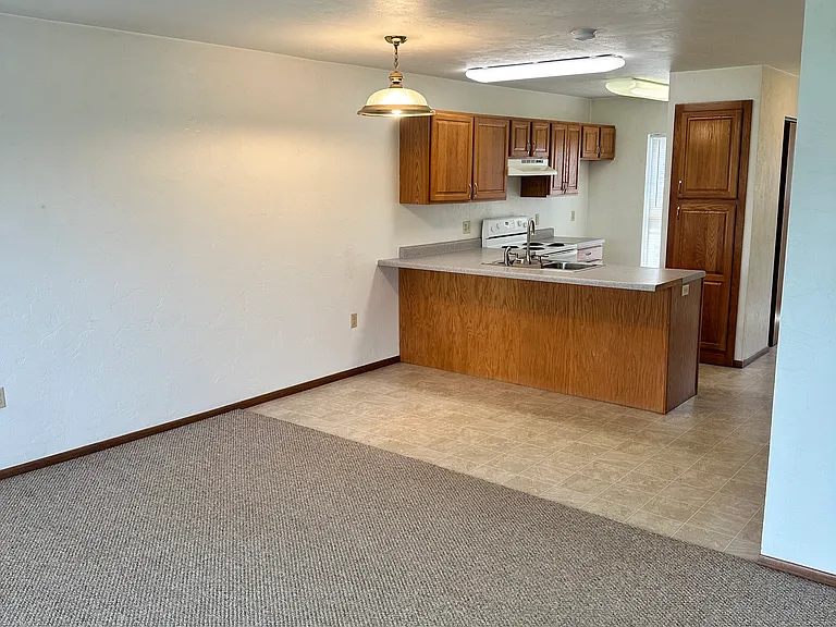 276 Kelly Blvd — Photo 8