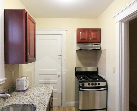 3rd image of 6 Craigie Cir APT 33