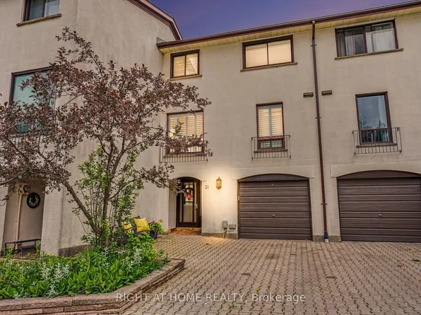 6679 Shelter Bay Rd #21, Mississauga, ON L5N 2A2