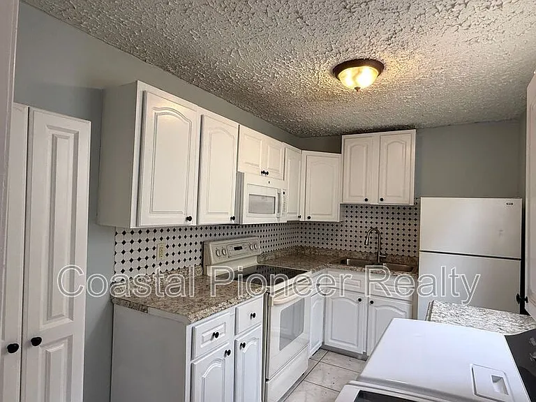 2308 E 15th Ave — Photo 11