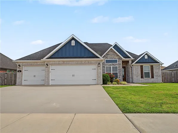 901 Carlock Dr, Pea Ridge, AR 72751
