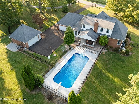 3rd image of 113 Stoney Creek Ct