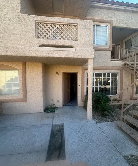 1600 N Torrey Pines Dr #102 — Photo 3