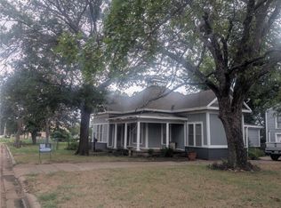105 W Oak St, Olney, TX 76374