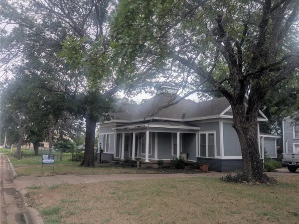 105 W Oak St, Olney, TX 76374