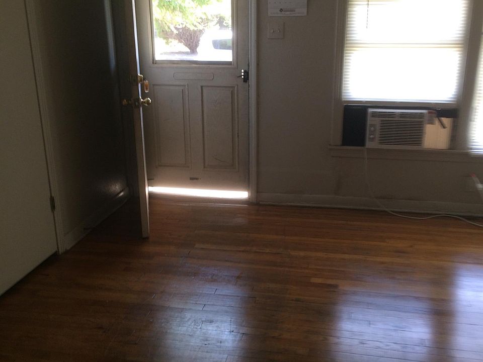 2nd image of 1917 Brazos St APT B