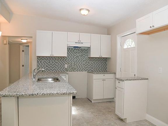 3rd image of 6001 N Hale Ave