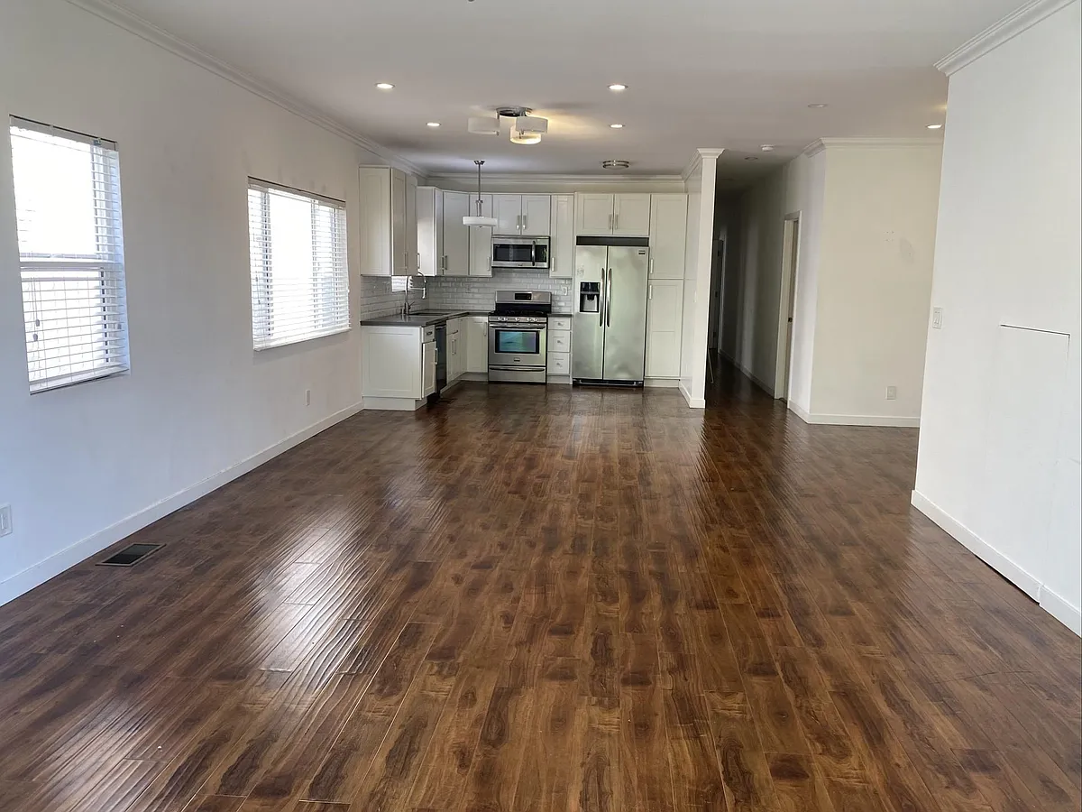 Building Photo - 8547 Cashio St #2