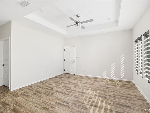 2nd image of 907 N Clarence Ave