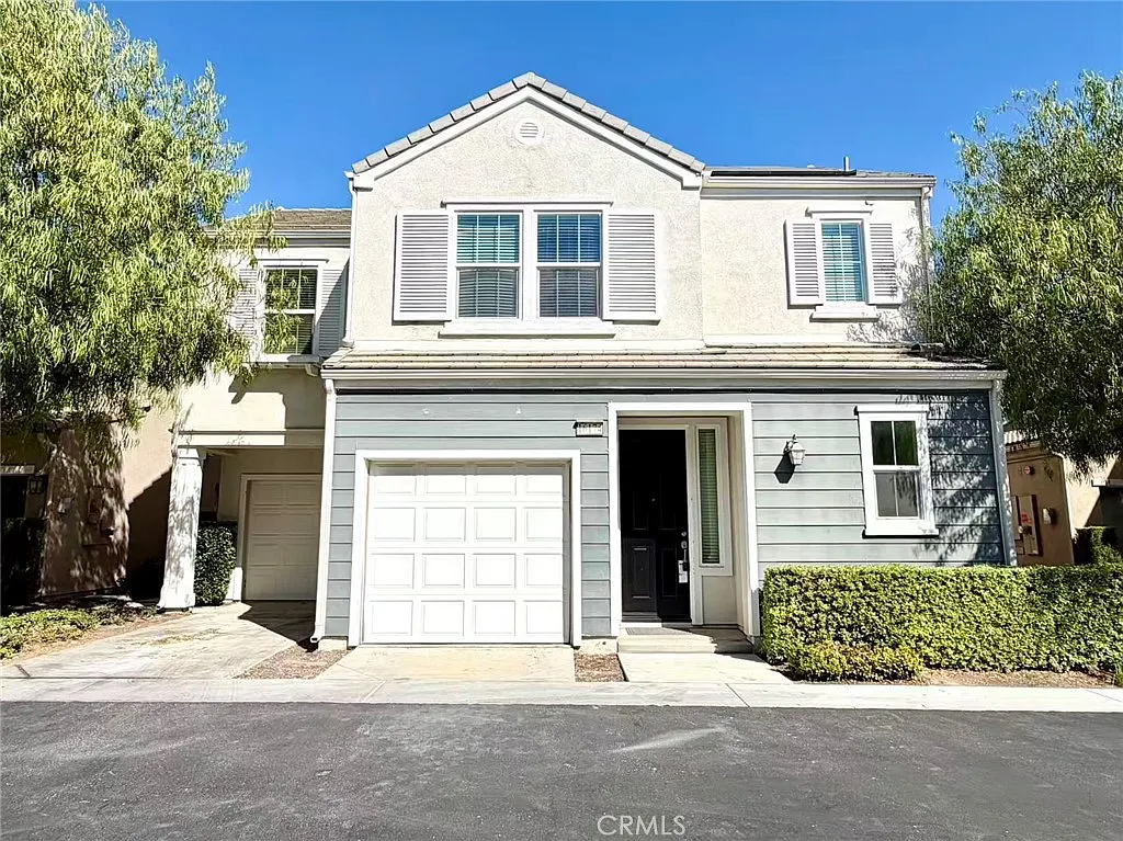 3 bed, 2.5 bath, 1829 sqft, $3,300 — Photo 1