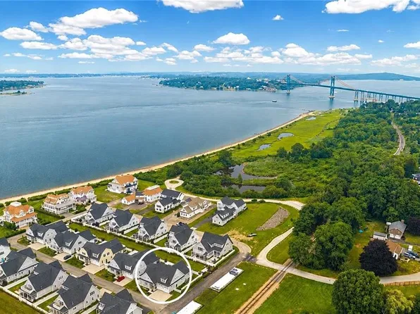 5 Portsmouth Ln, Portsmouth, RI 02871