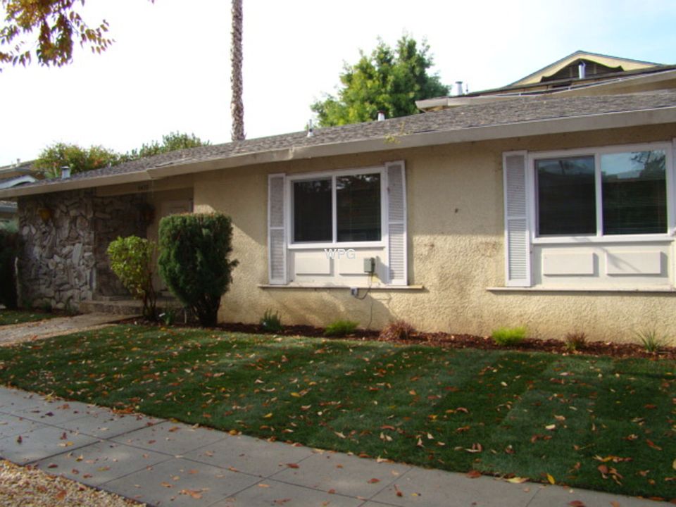 1st image of 1415 Lexington Dr APT 4