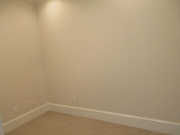 5th image of 113 Butterfield St