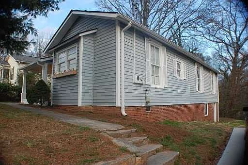 5th image of 230 Cole St