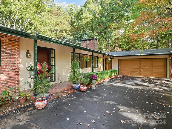3rd image of 645 E Park Dr