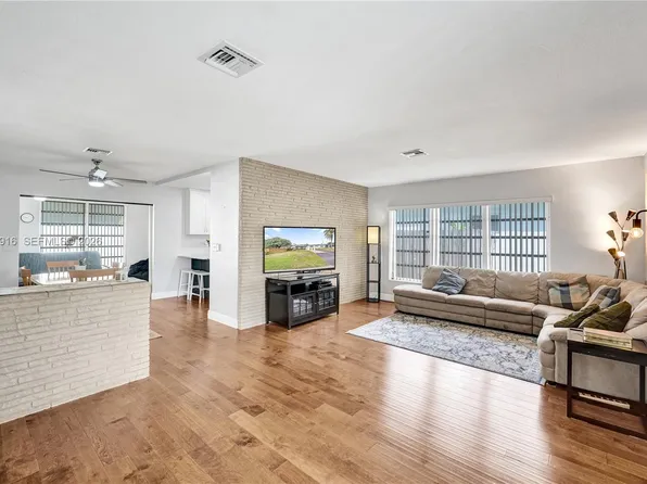 4621 NE 2nd Ave, Oakland Park, FL 33334