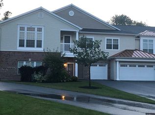 301 Valley Point Dr, Niskayuna, NY 12309