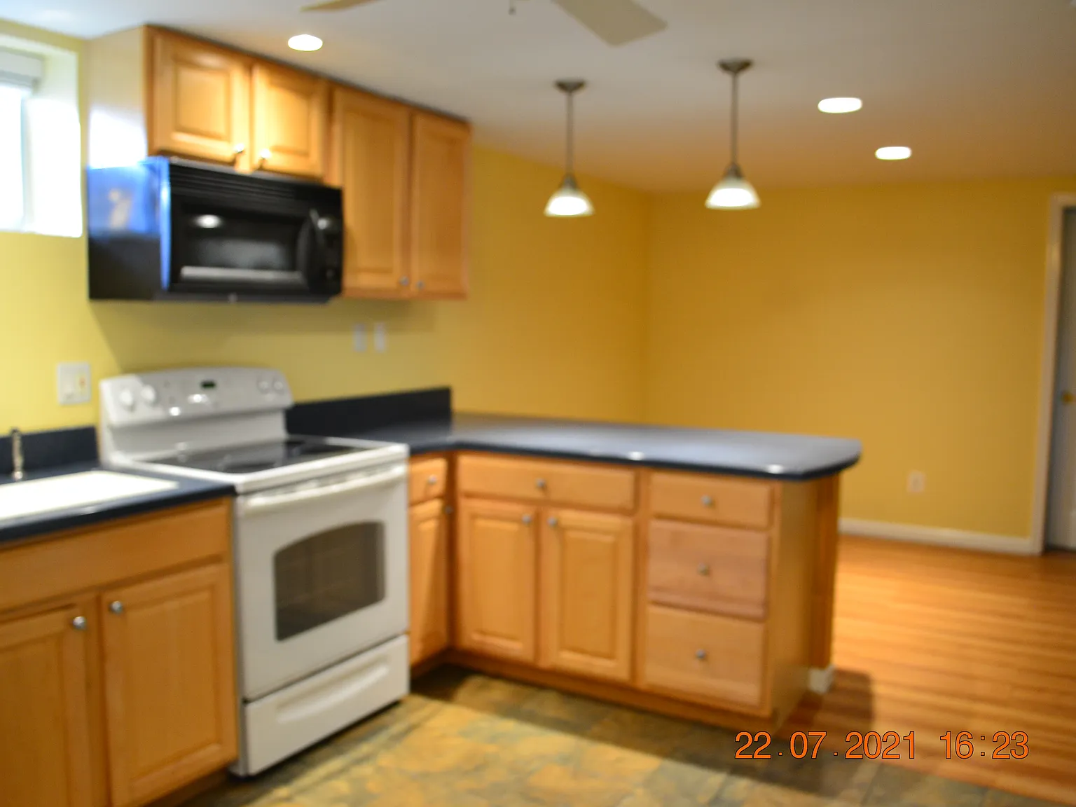 1 bed, 1110 sqft, $1,850 — Photo 2