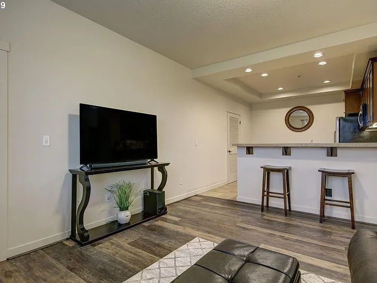 819 NW Wheelock Pl #819 — Photo 22
