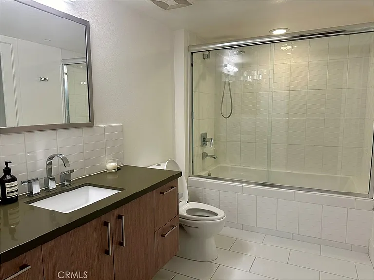 12837 Moorpark St #107 — Photo 12