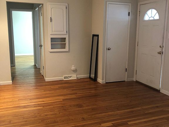 2nd image of 817 Holiday Ave