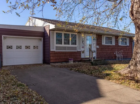 2399 Trygg Dr, Dubuque, IA 52001