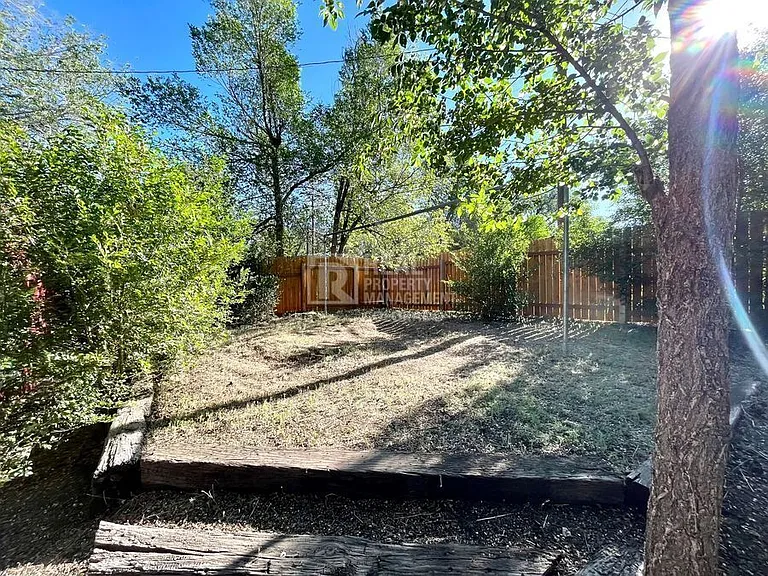 413 W Tyler St — Photo 8