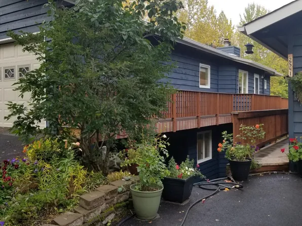 2533 La Honda Dr #9, Anchorage, AK 99517