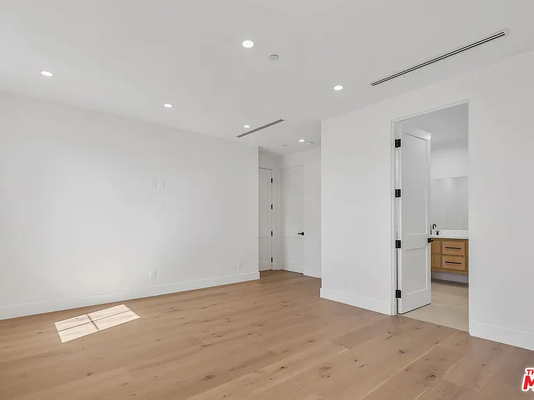 5917 Rhodes Ave — Photo 25