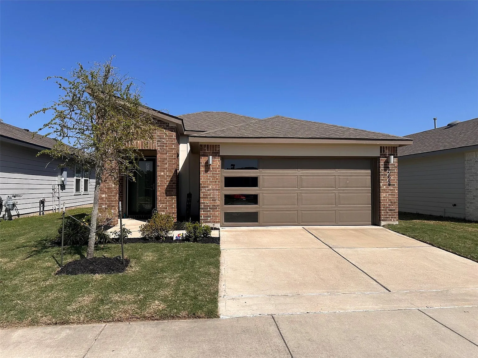 3 bed, 2.0 bath, 1345 sqft, $2,200 — Photo 1