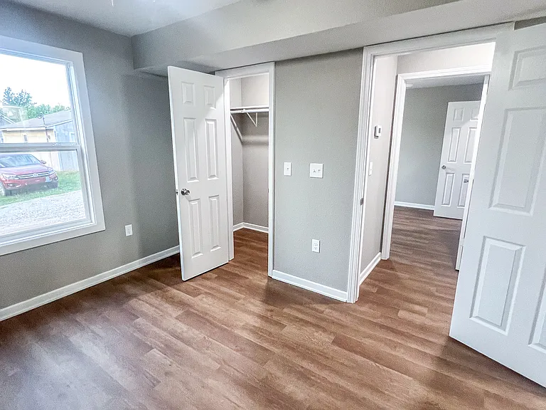 306 W Market St #B — Photo 4